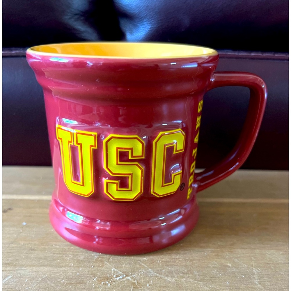 USC TROJANS 3D coffee mug in perfect condition. Raised Emblem University So. Cal